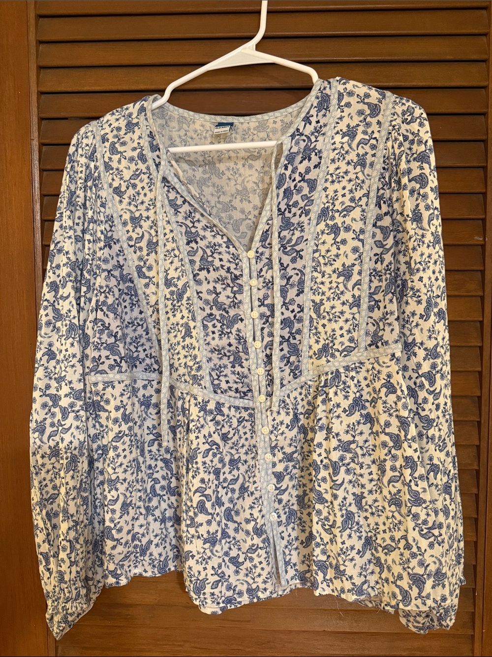 Old Navy White and Blue Floral Button-Front Blouse